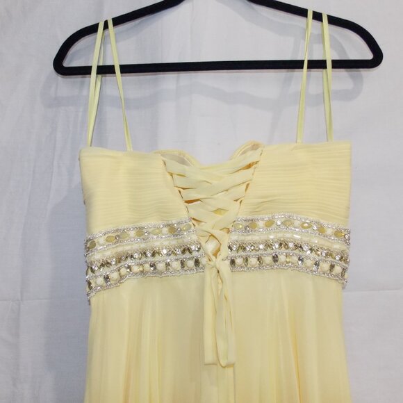 Elegant Yellow Chiffon Gown with Beaded Detail - Picture 4 of 4